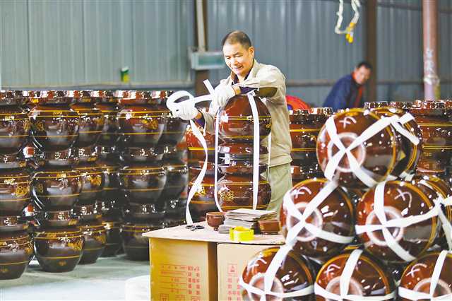 重庆梁平： 科技创新助力陶瓷畅销海内外