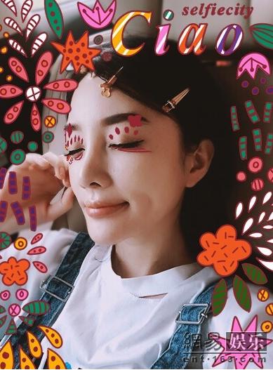 李小璐晒花样自拍 网友评其撞脸baby