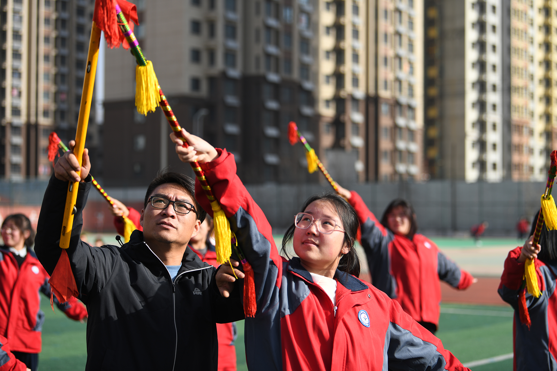 河北隆化：非遗“霸王鞭” 传承在校园_fororder_11