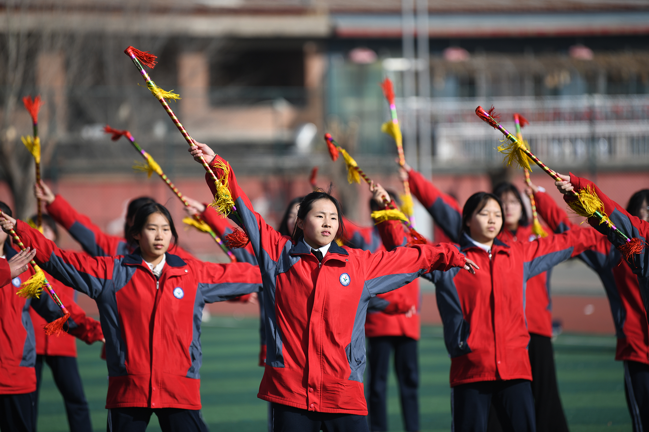 河北隆化：非遗“霸王鞭” 传承在校园_fororder_1