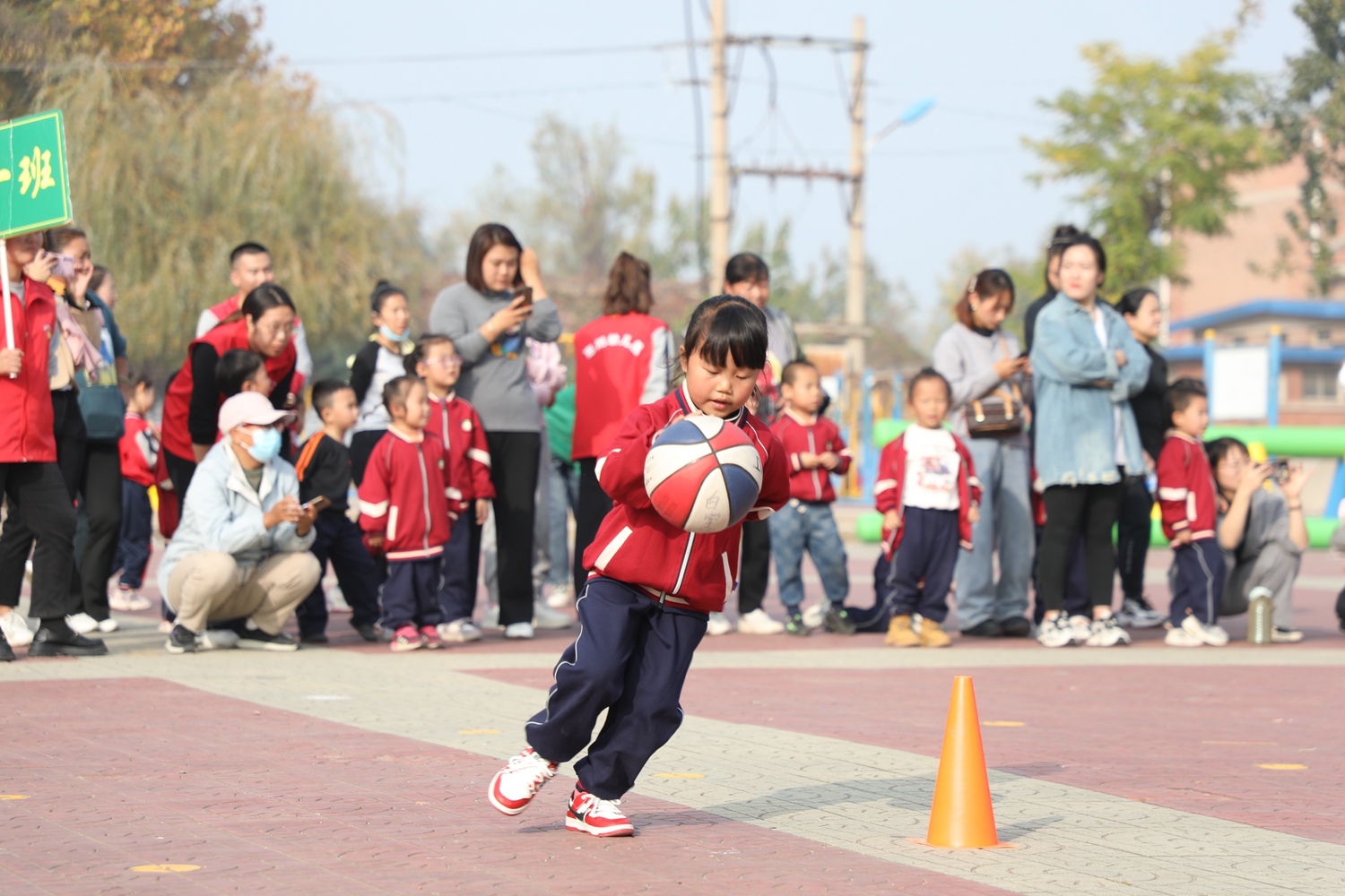 图片默认标题_fororder_运球往返跑的幼儿 摄影 张丽双