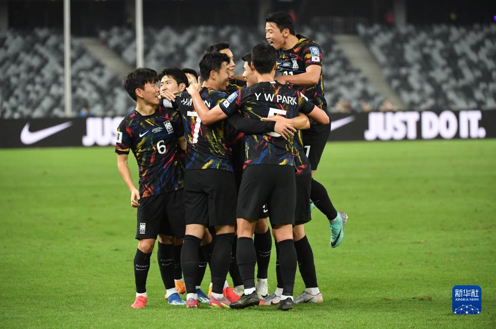 足球——世预赛：中国队不敌韩国队
