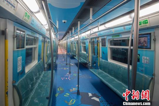 北京力推全民阅读 开通首辆书香地铁专列