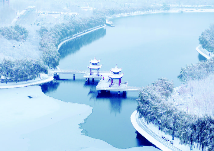 吉林伊通河畔冰雪丹青