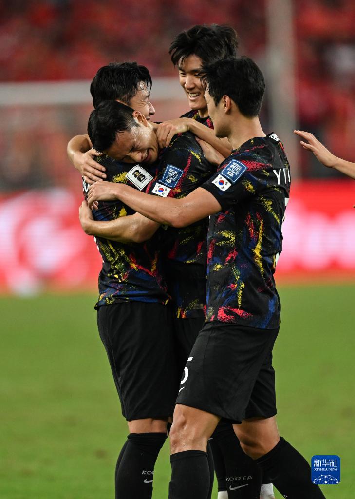 足球——世预赛：中国队不敌韩国队