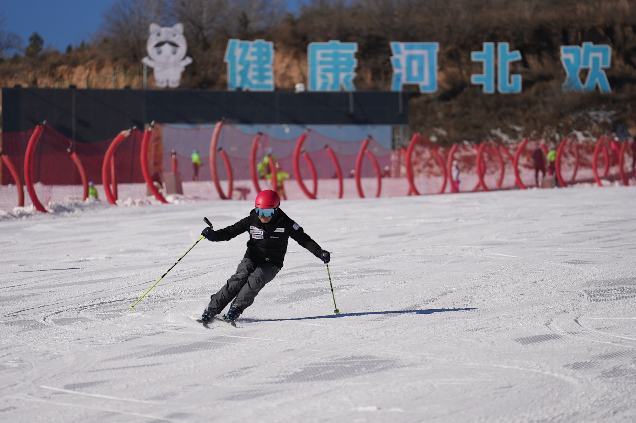 河北涞源：七山滑雪场“开板”迎雪季_fororder_4