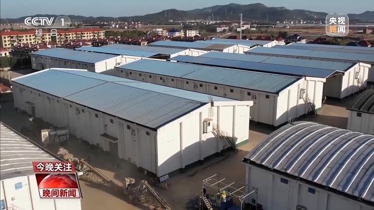 三预警齐发 强寒潮来袭 各地多举措保障群众温暖过冬