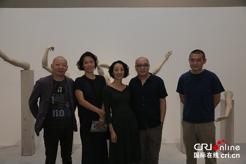 向京艺术展：“女性主义”艺术家写实雕塑个展里的探索和变迁-国际在线