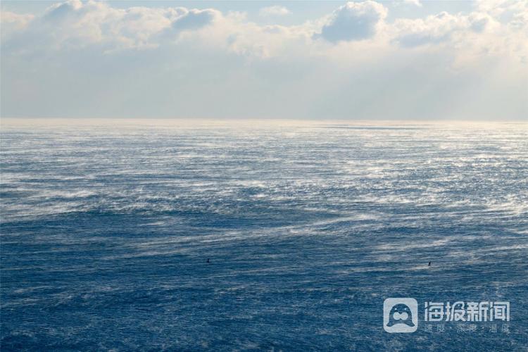 山东青岛：海滨现“海浩”景观