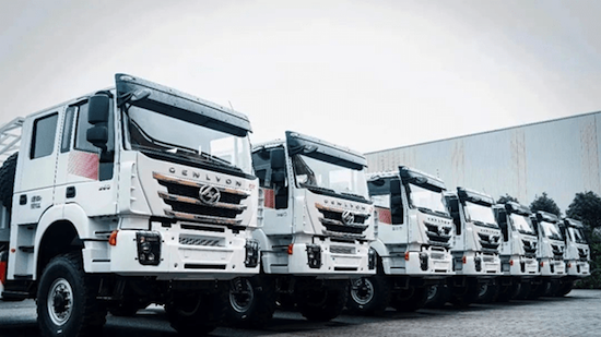 满足沙漠行驶能力和越野性能 上汽红岩沙漠越野车批量交付_fororder_image003