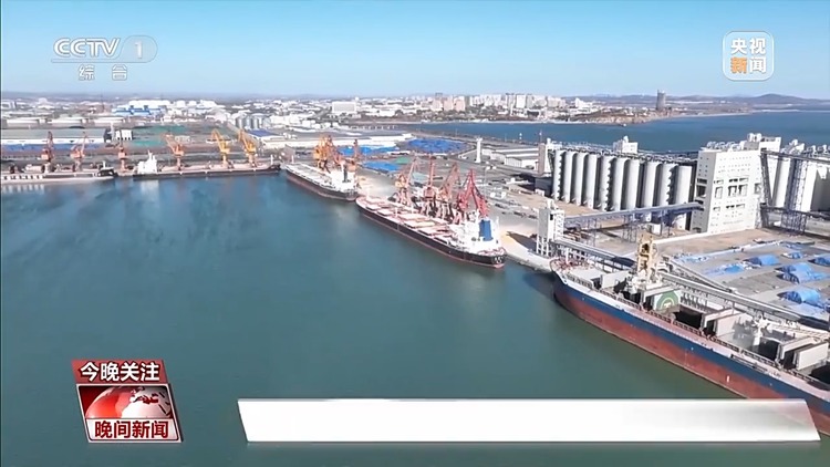 三预警齐发 强寒潮来袭 各地多举措保障群众温暖过冬