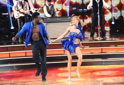 红粉NBA:她是NBA最美观众 露点照被黑客曝光 红粉NBA:她是NBA最美观众 露点照被黑客曝光