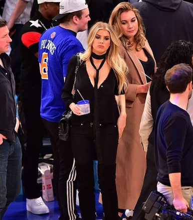 红粉NBA:她是NBA最美观众 露点照被黑客曝光 红粉NBA:她是NBA最美观众 露点照被黑客曝光