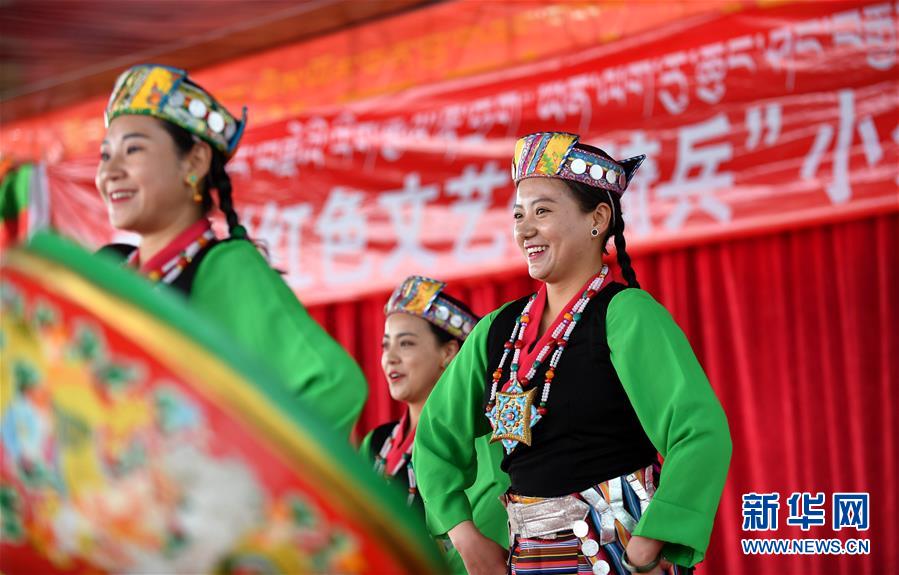 西藏：“紅色文藝輕騎兵” 把歡樂帶到家門口