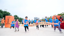 現代五項大眾障礙跑“燃”動廣西柳州 五百跑友享受運動樂趣