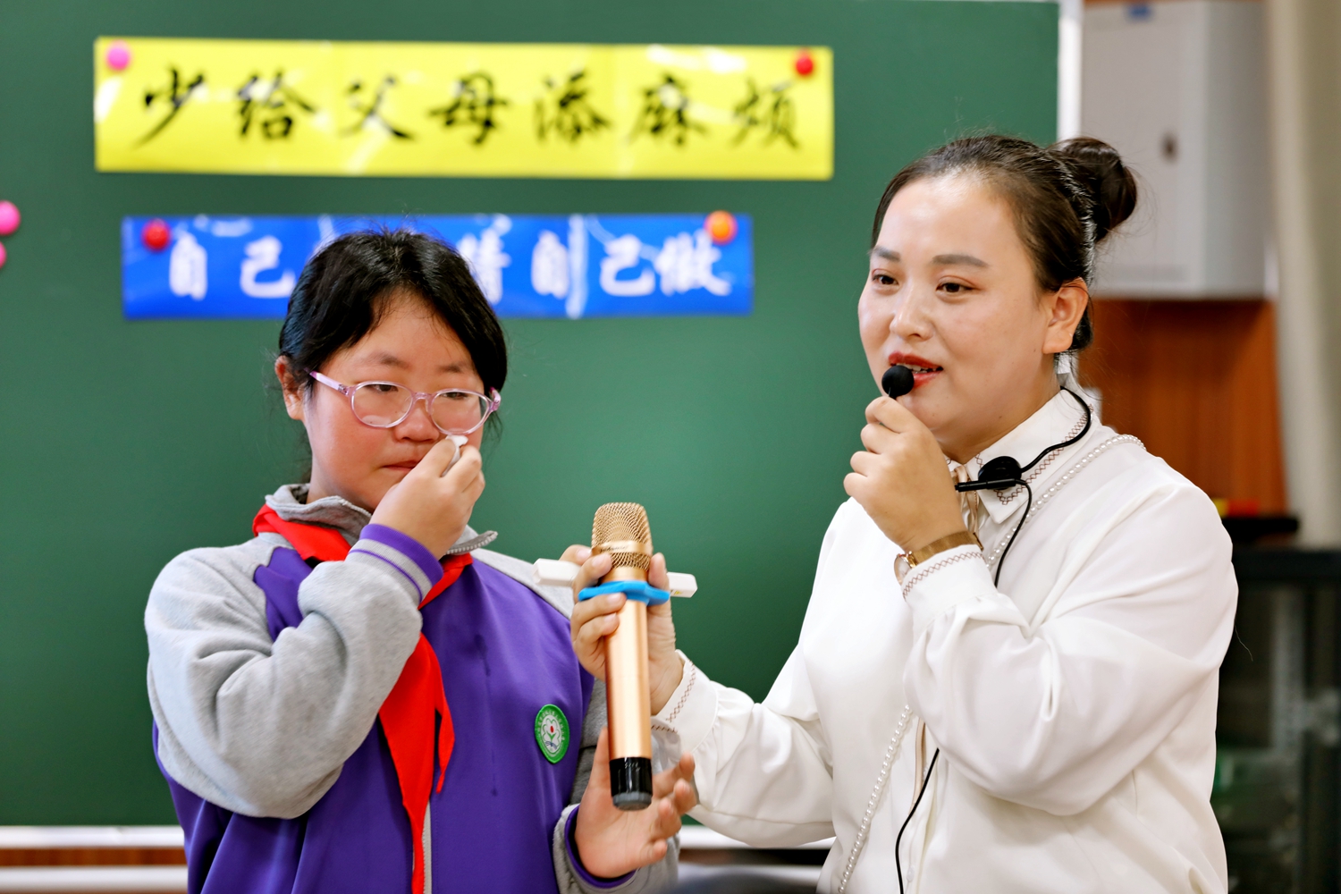 图片默认标题_fororder_靳帅帅老师的课堂学生感动至极 摄影 阮征