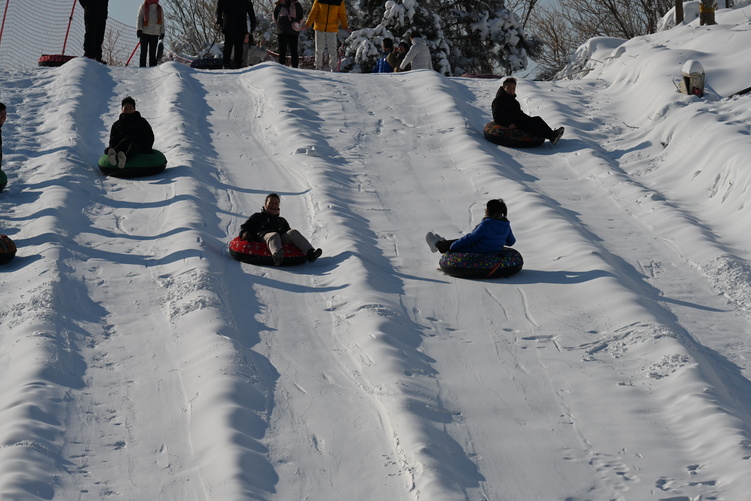 石家庄市新华区：普及冰雪运动 推动全民健身_fororder_微信图片_20231225142811