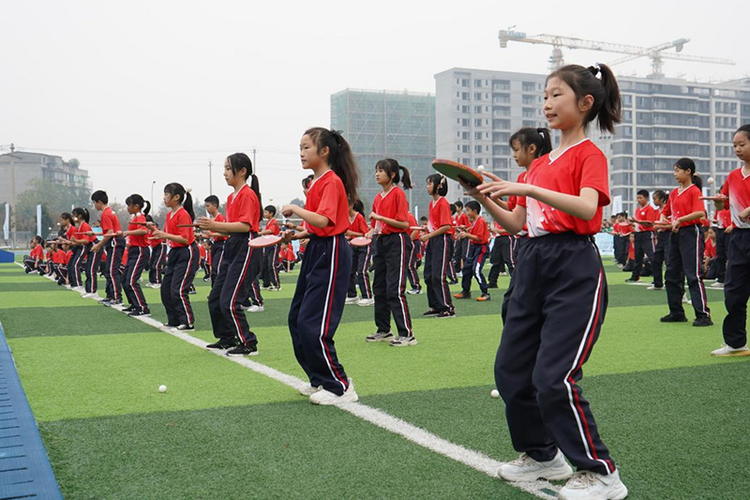 國乒名將與成都學生切磋球技 激勵青少年追逐夢想_fororder_圖片4