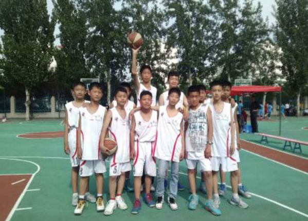 下一个姚明?14岁少年身高已达216 下一个姚明?14岁少年身高已达216