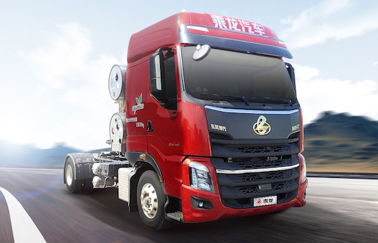 580大马力 势不可挡 乘龙H7 LNG牵引车开启高效快递新模式_fororder_image001