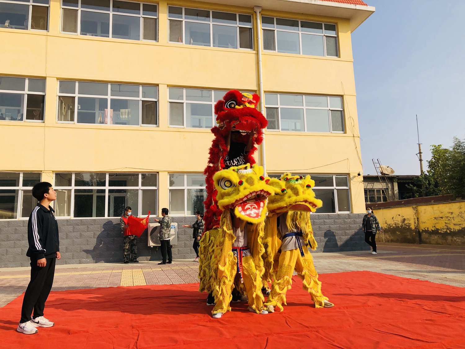 保定市满城区开展“双争”有我 非遗进校园活动_fororder_精彩的舞狮子表演 摄影 彭耀霄