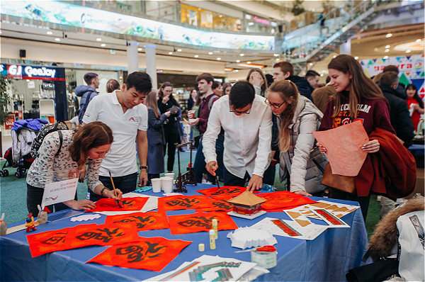 【杨宾】“魅力北京”精彩亮相圣彼得堡