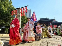 洛阳汉服出行日：感受汉服之美 传承传统文化
