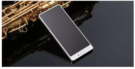 锤子三面无边框全面屏坚果3新色系上线，增加炫红、炫黑特别版更多选择