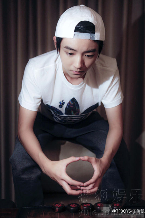 厉害了word哥！TFBOYS王俊凯日常竟然是下象棋