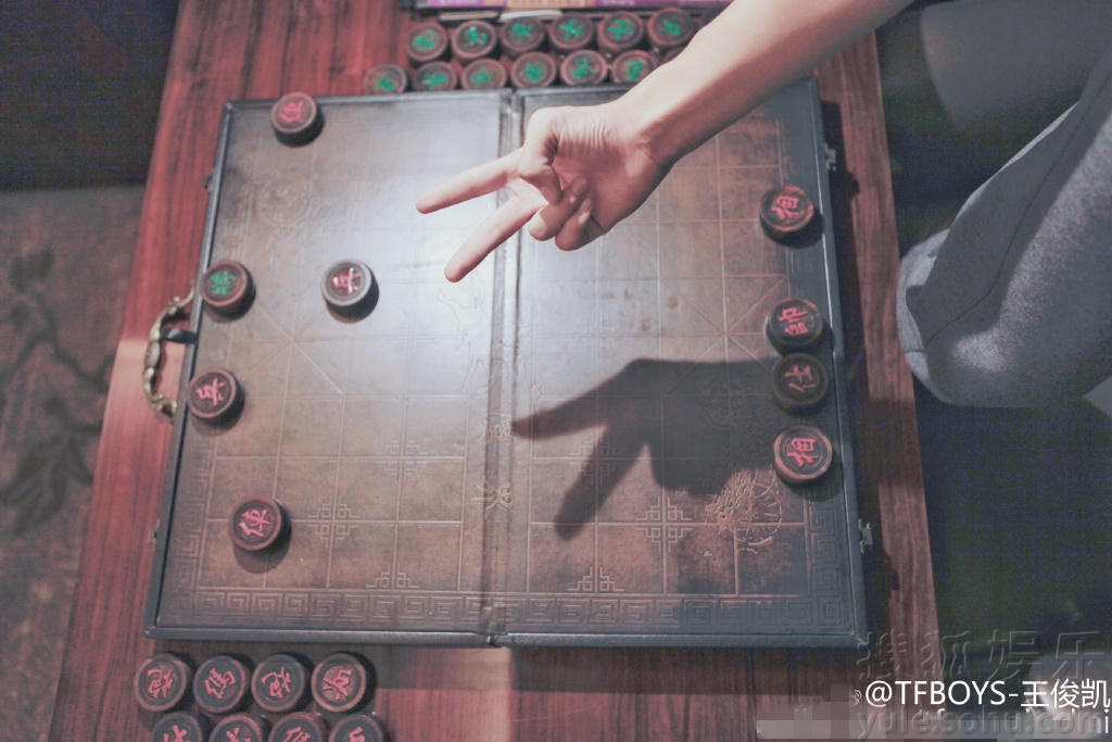 厉害了word哥！TFBOYS王俊凯日常竟然是下象棋