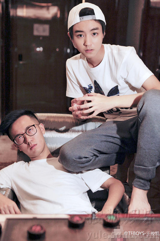 厉害了word哥！TFBOYS王俊凯日常竟然是下象棋