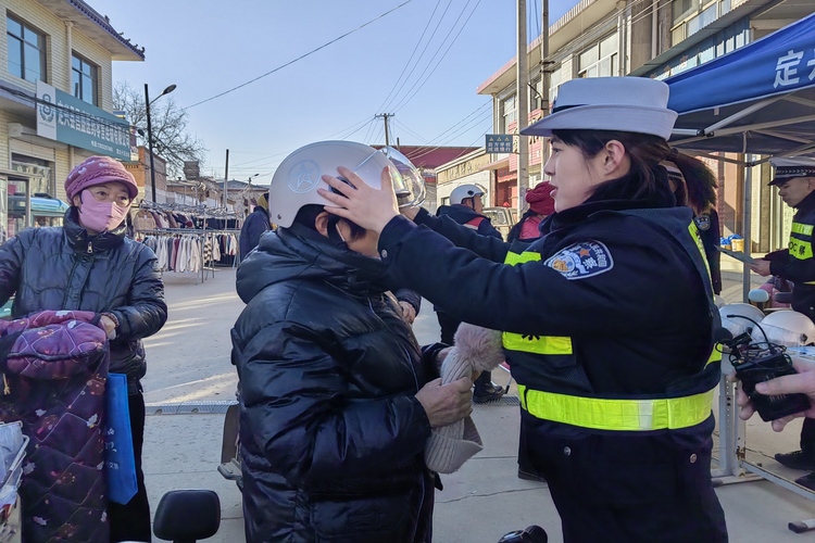 河北定兴：交通宣传接“地气”文明交通入人心_fororder_005