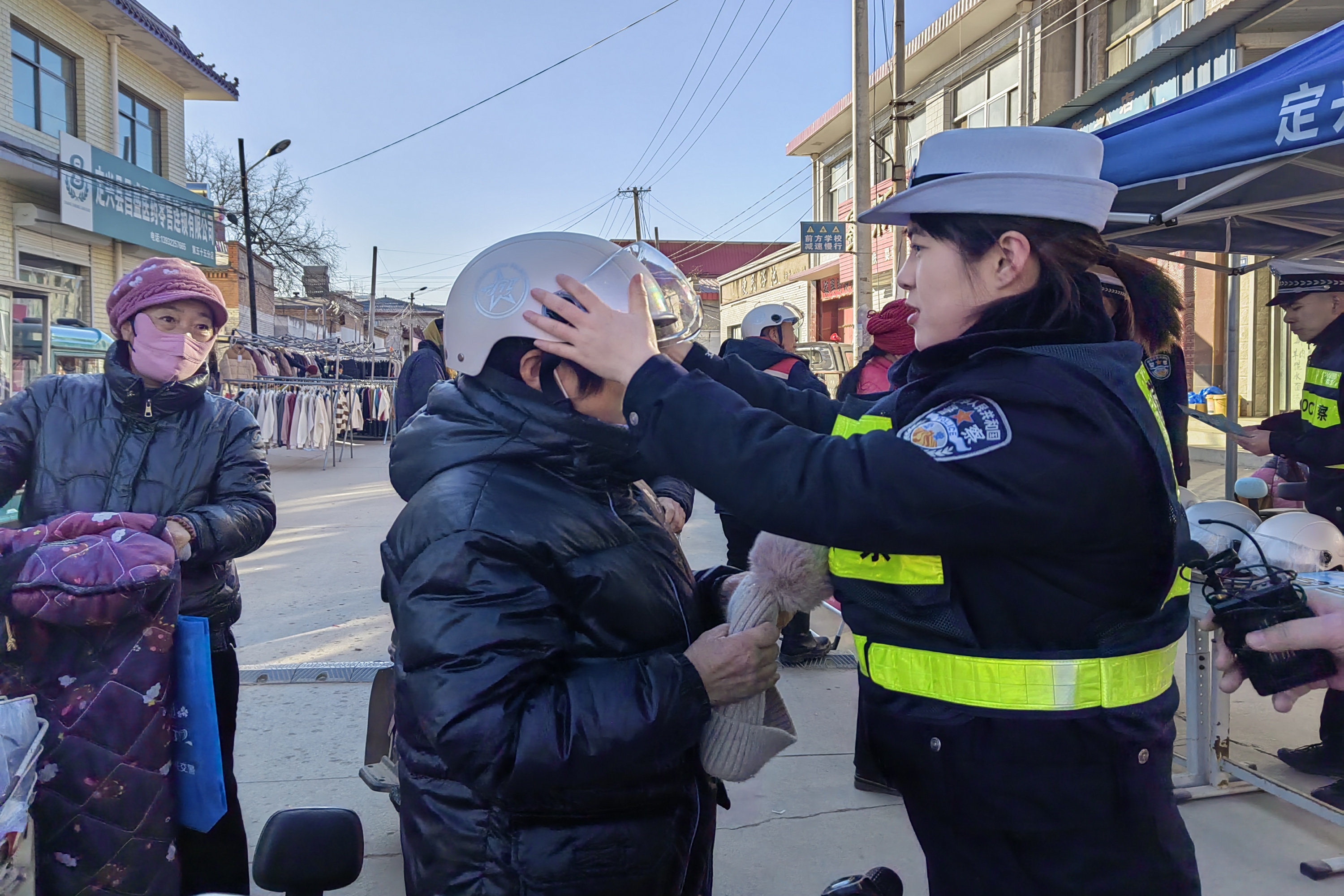 河北定兴：交通宣传接“地气”文明交通入人心_fororder_005