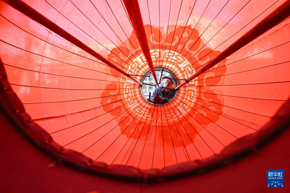 石家庄：藁城宫灯制作忙