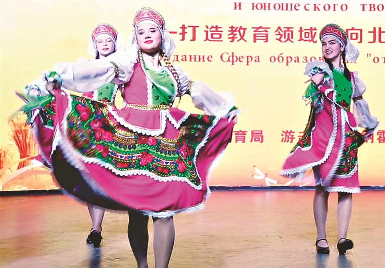 中俄青少年艺术交流展演举行