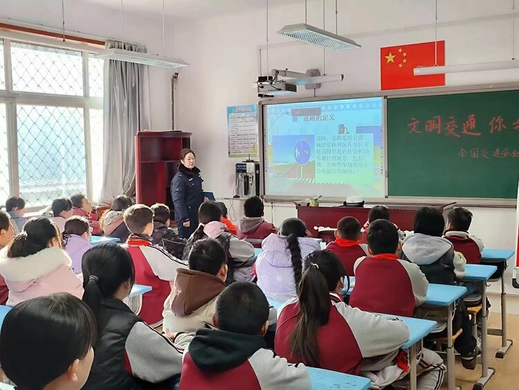 石家庄市新华区开展“全国交通安全日”主题宣传活动_fororder_微信图片_20231201161725