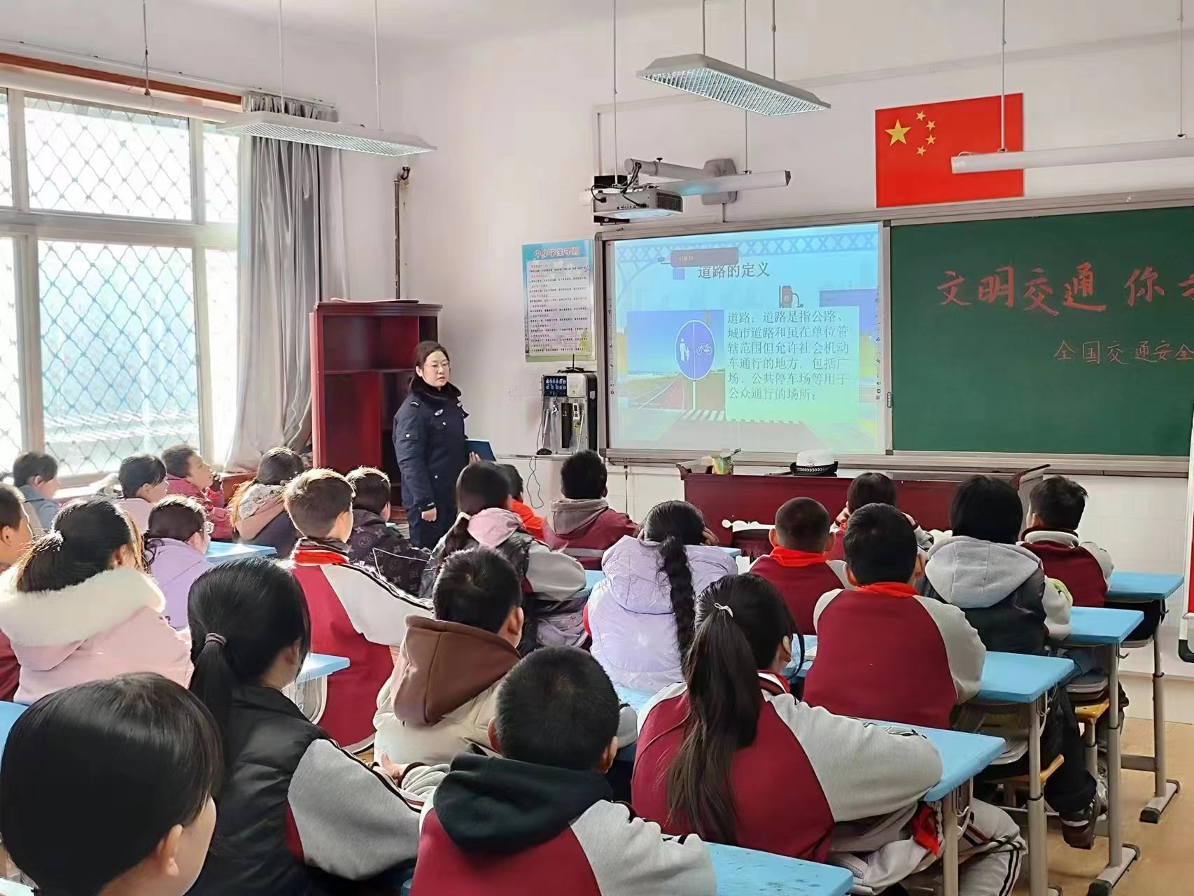 石家庄市新华区开展“全国交通安全日”主题宣传活动_fororder_微信图片_20231201161725