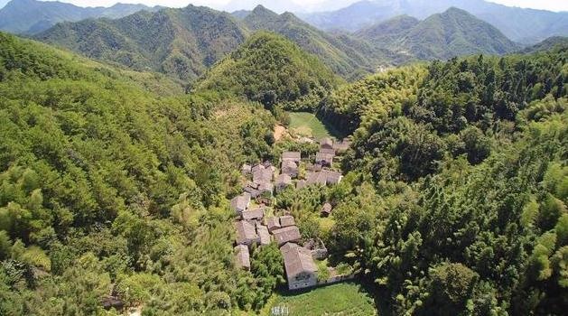 神秘无人村发现惊人秘密 遇到这种房子千万不要进