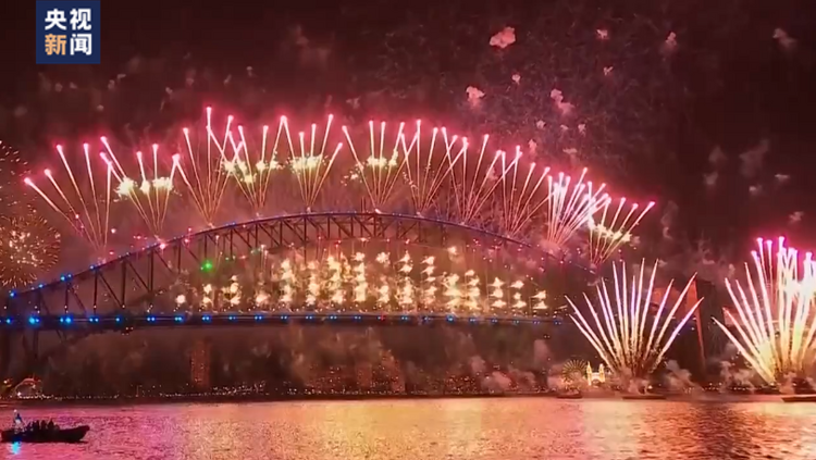 澳大利亚悉尼举行烟花表演迎新年