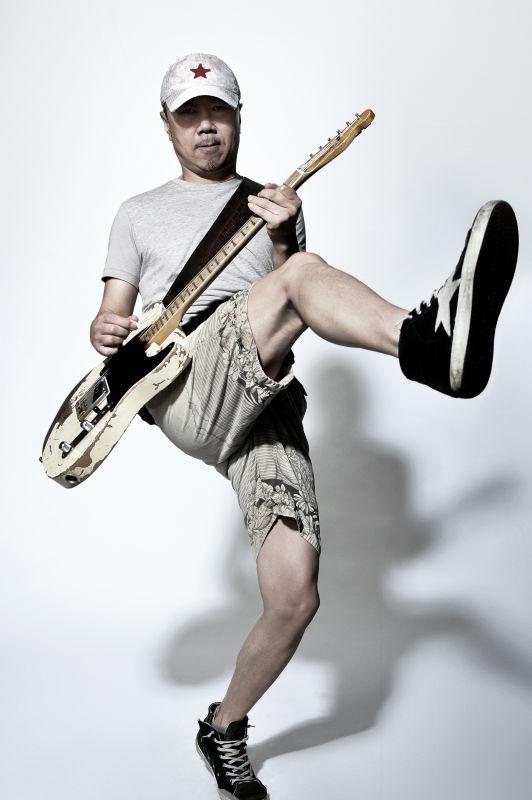 摇滚教父崔健工体故地重游 唱30年心路历程