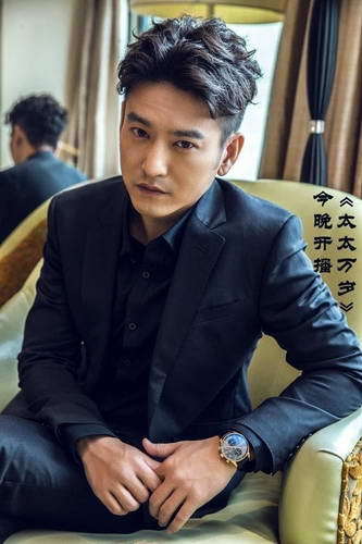 娱乐圈流行“仰脸自拍”帅如吴彦祖丑如她