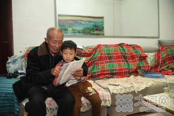 【网络媒体走转改】73岁老人讲述他爷爷和红军的一面之缘