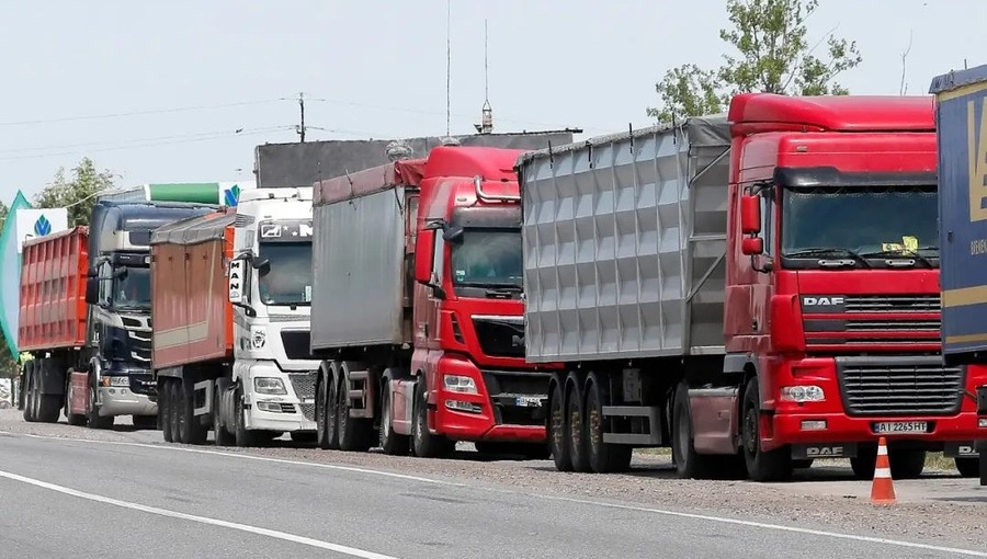 烏克蘭卡車遭“圍堵” 歐盟“偏心”惹麻煩