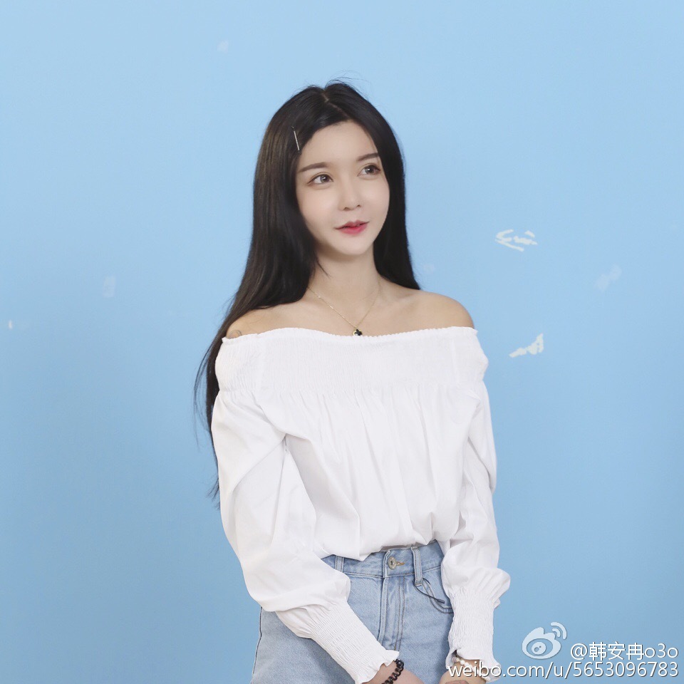 磨皮精现真面目！网红韩安冉素颜满脸痘痘