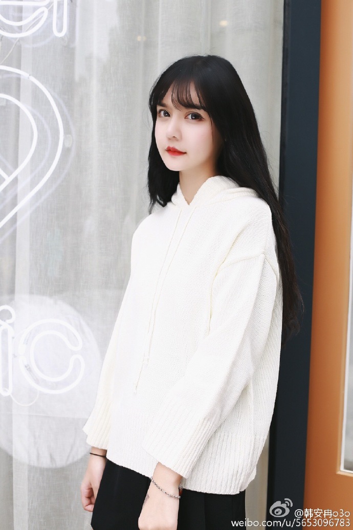 磨皮精现真面目！网红韩安冉素颜满脸痘痘