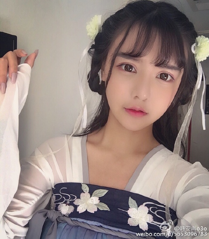 磨皮精现真面目！网红韩安冉素颜满脸痘痘