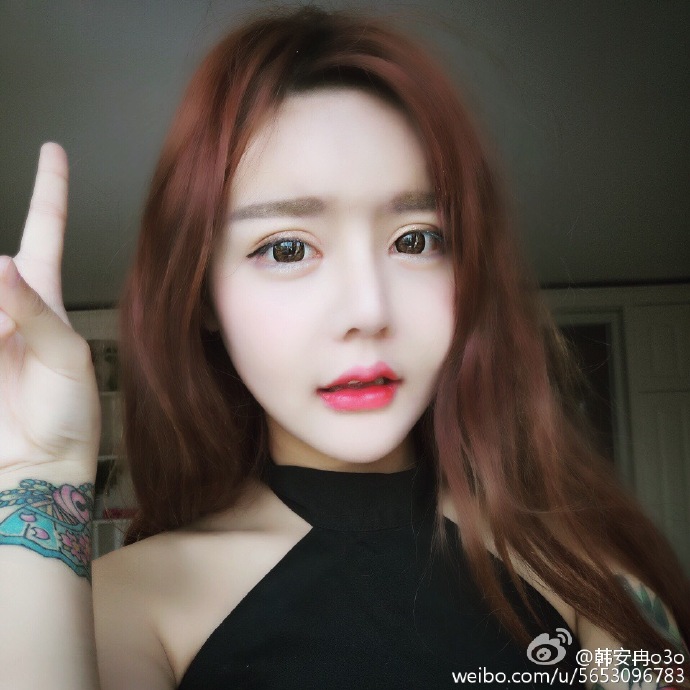 磨皮精现真面目！网红韩安冉素颜满脸痘痘