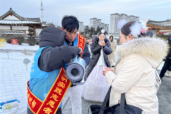 延吉“蓝马甲”元旦在岗不休息 用真诚服务提升城市温度_fororder_图片5