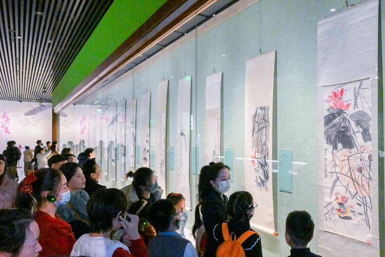 辽宁：博物馆奇妙游引游客驻足
