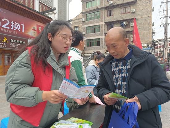 貴州鎮遠開展“12.4”國家憲法日集中宣傳活動_fororder_微信圖片_20231204115619